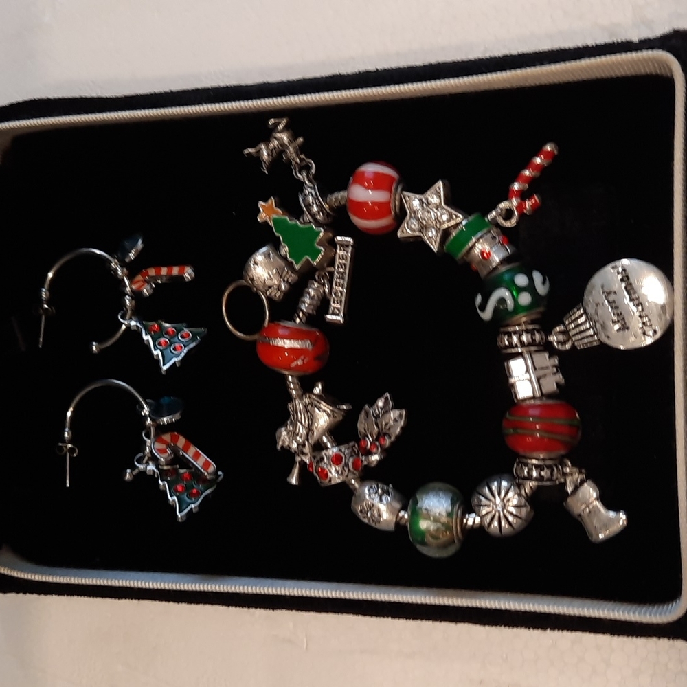 December Willabee&Ward Charm Bracelet - Picture 4 of 10